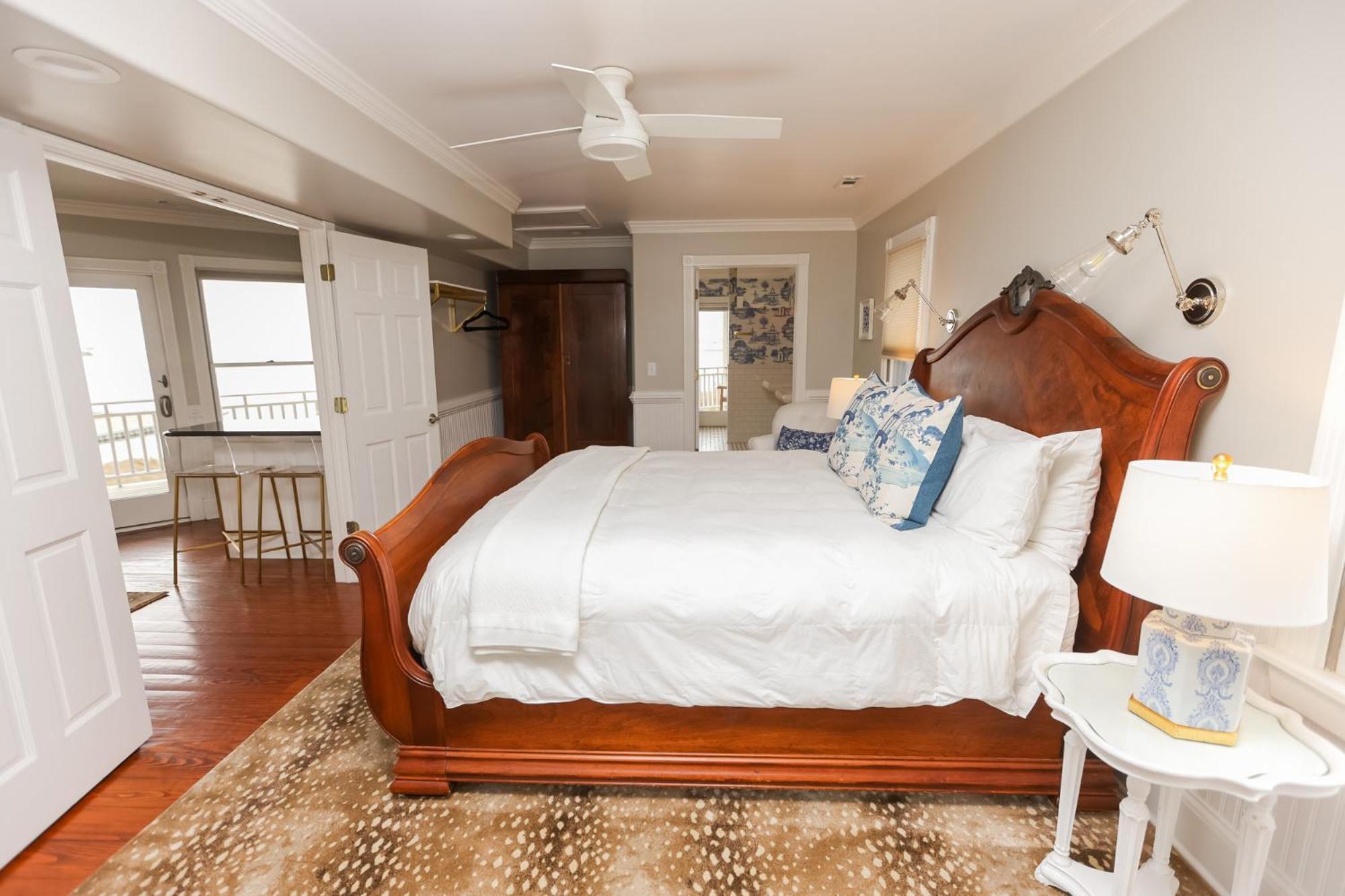 The Burrus House Inn Waterfront Suites Manteo Room photo