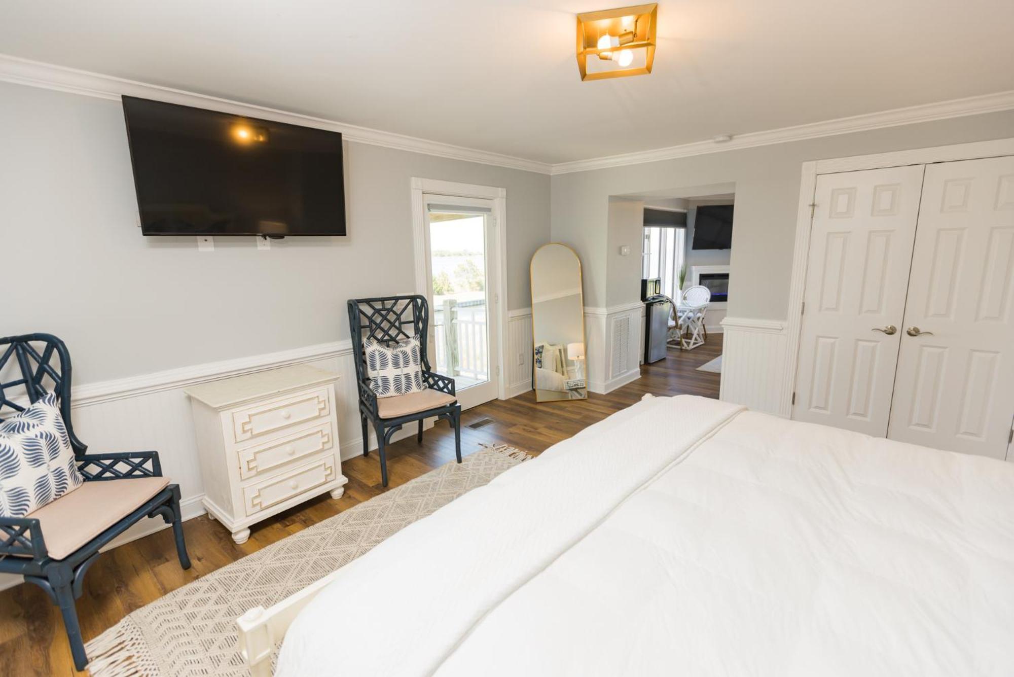 The Burrus House Inn Waterfront Suites Manteo Room photo