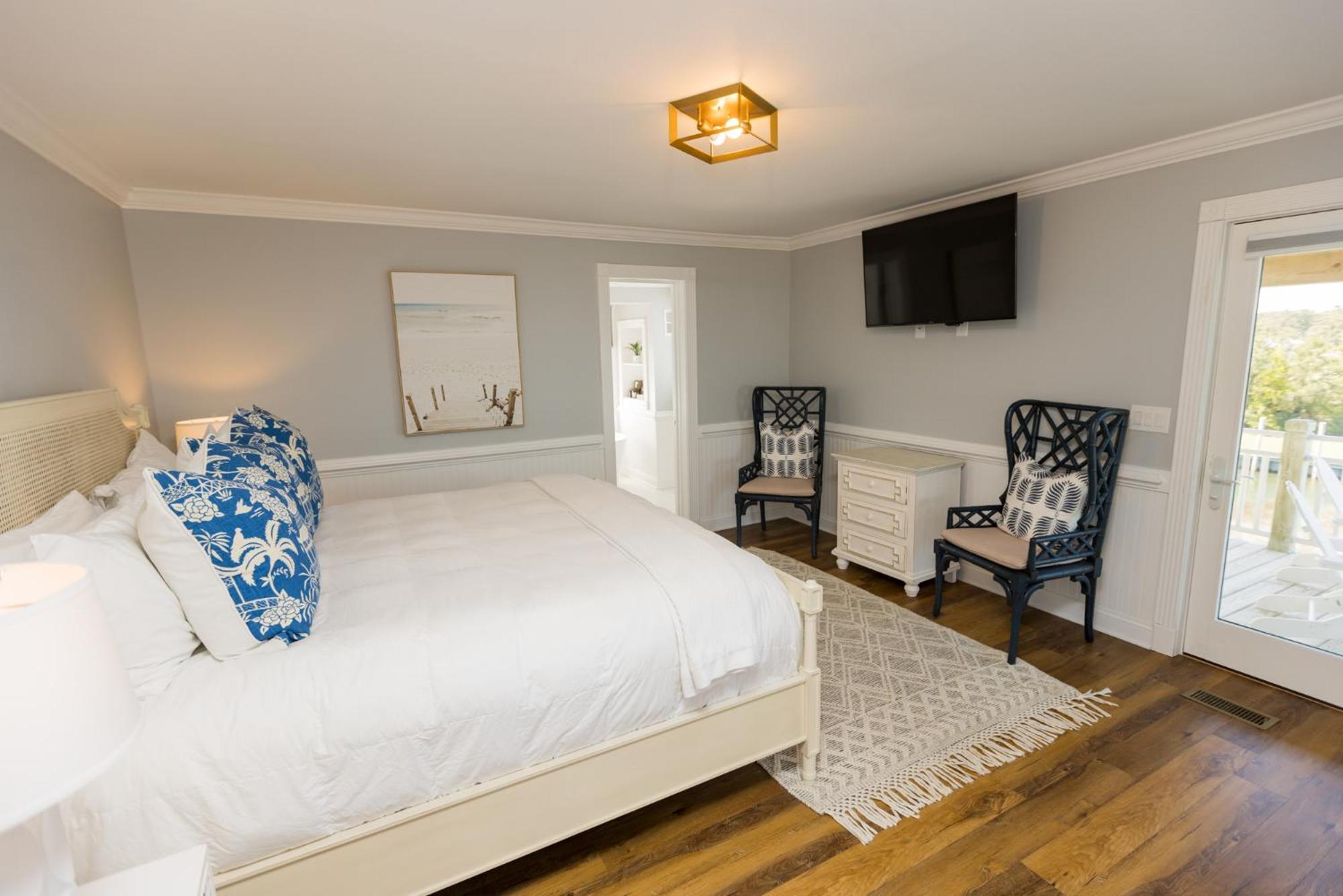 The Burrus House Inn Waterfront Suites Manteo Room photo